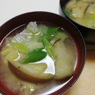 茄子と白菜の長葱の麦味噌汁